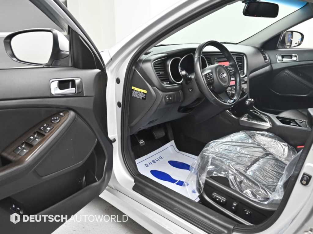 Kia K5 — photo 11