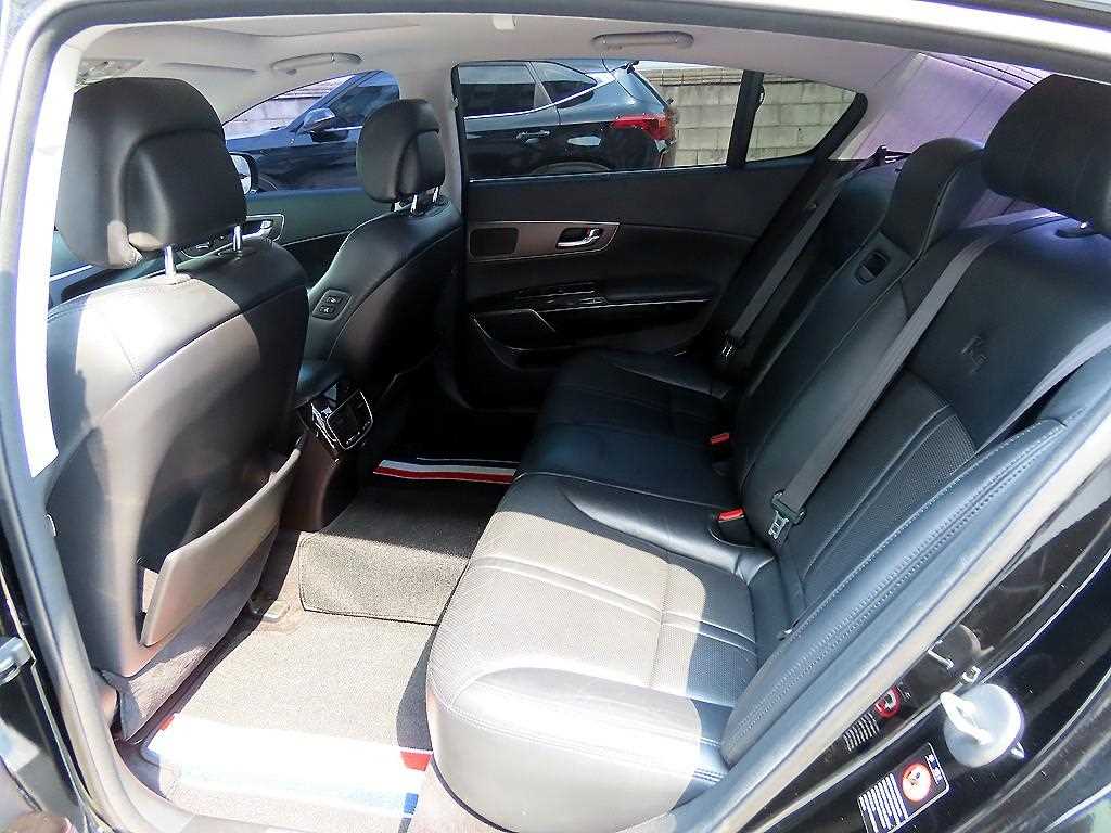 Kia K9 — photo 06