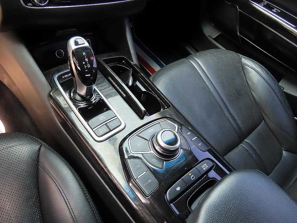 Kia K9 — photo 11