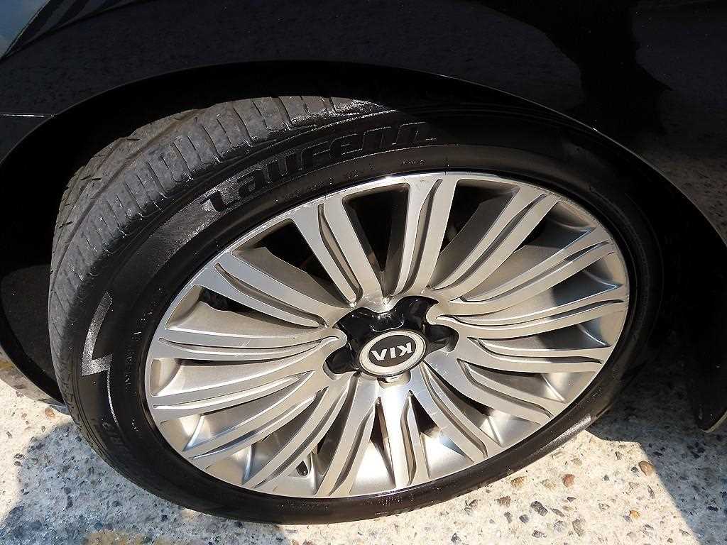 Kia K9 — photo 20