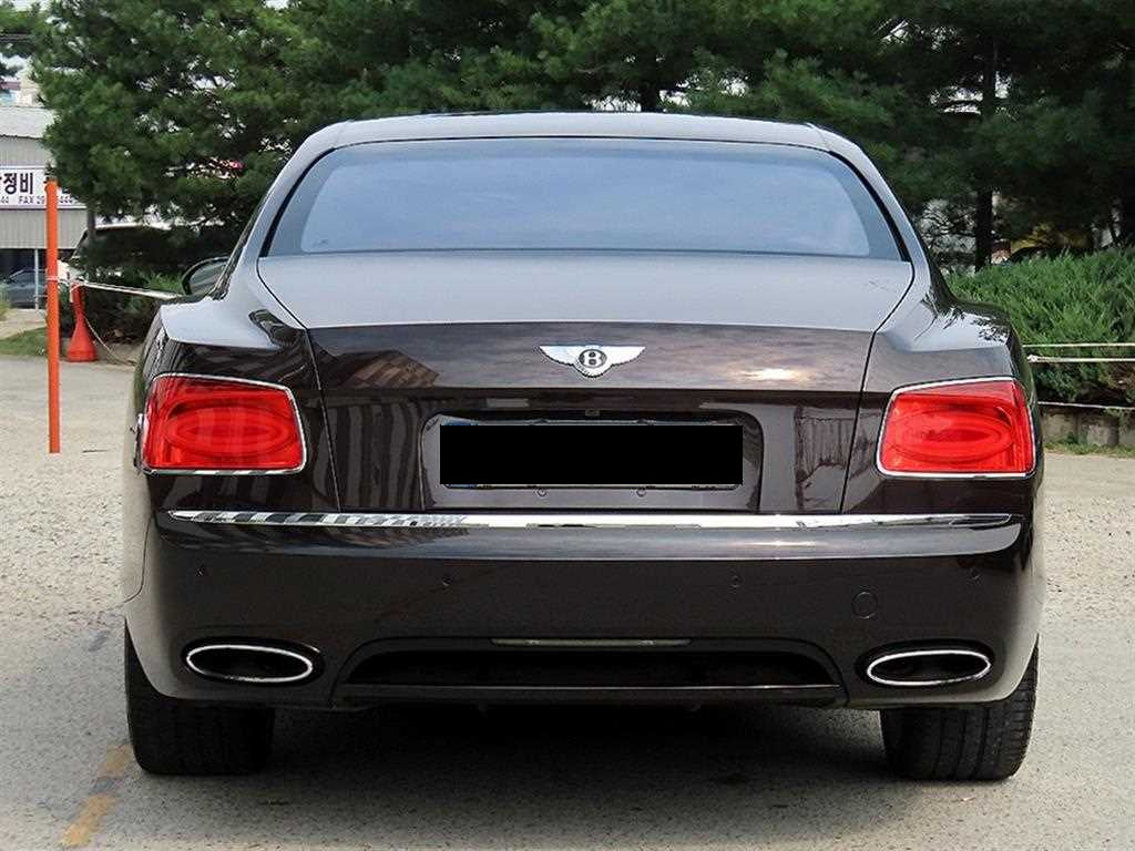 Bentley Flying Spur — photo 04