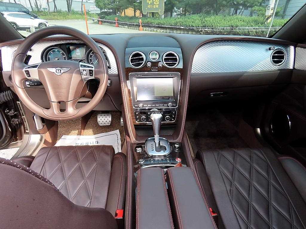 Bentley Flying Spur — photo 07