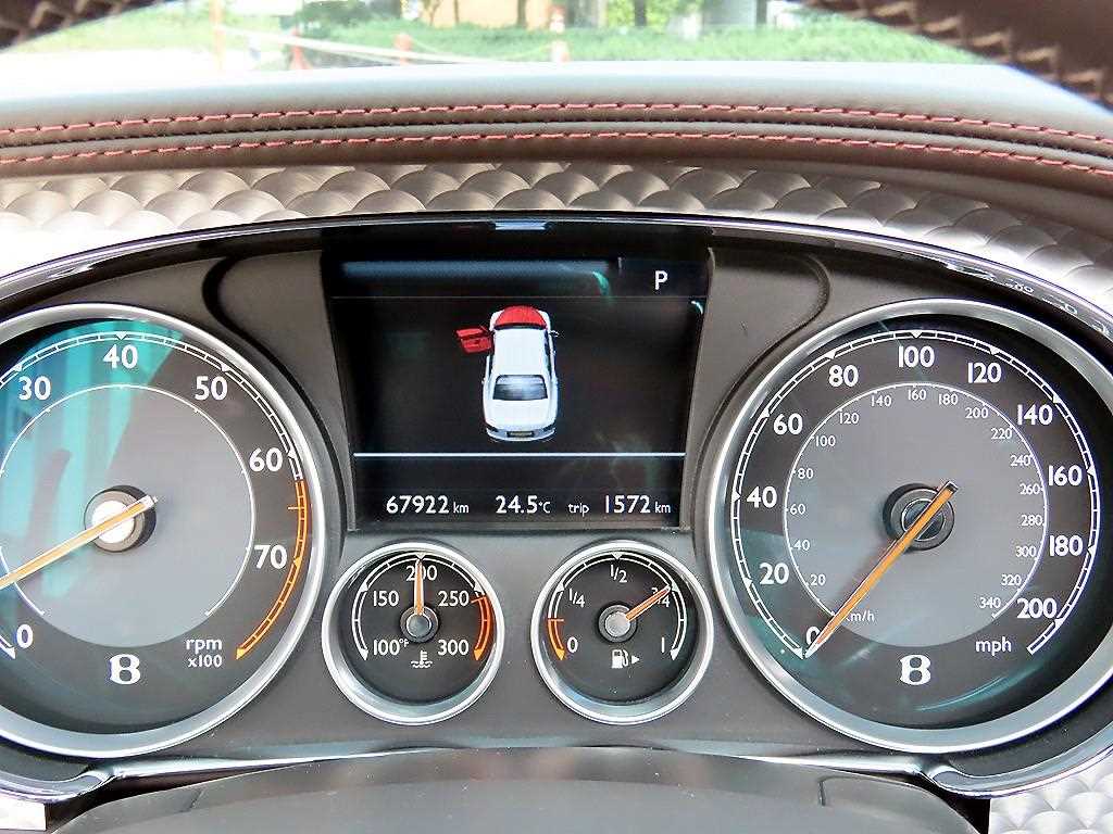 Bentley Flying Spur — photo 08