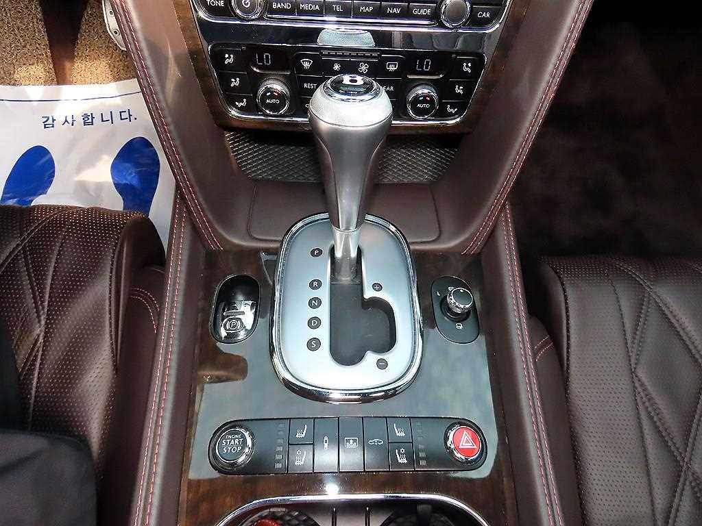 Bentley Flying Spur — photo 09