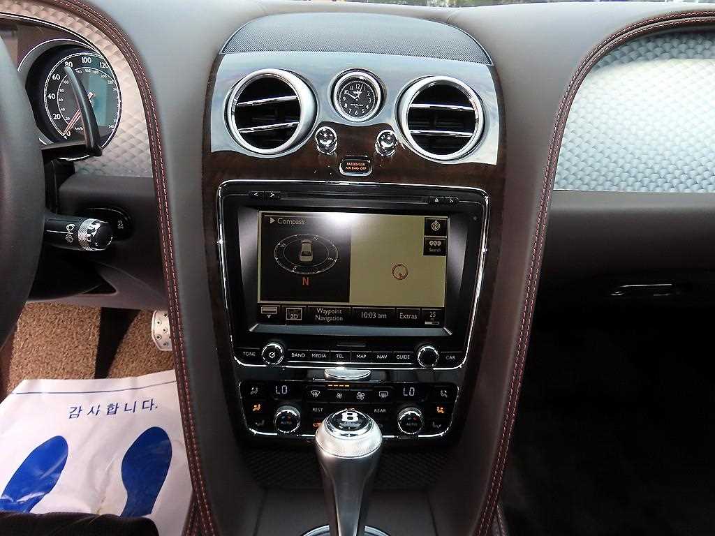 Bentley Flying Spur — photo 10