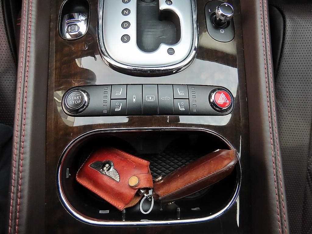 Bentley Flying Spur — photo 11