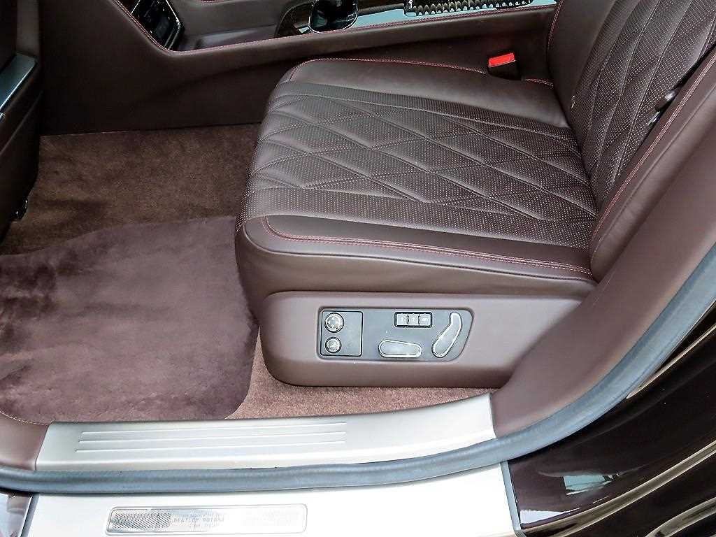 Bentley Flying Spur — photo 15