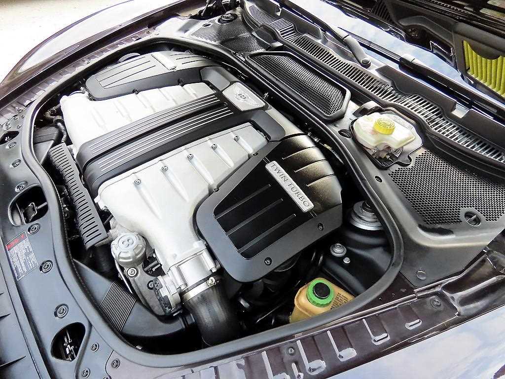 Bentley Flying Spur — photo 19