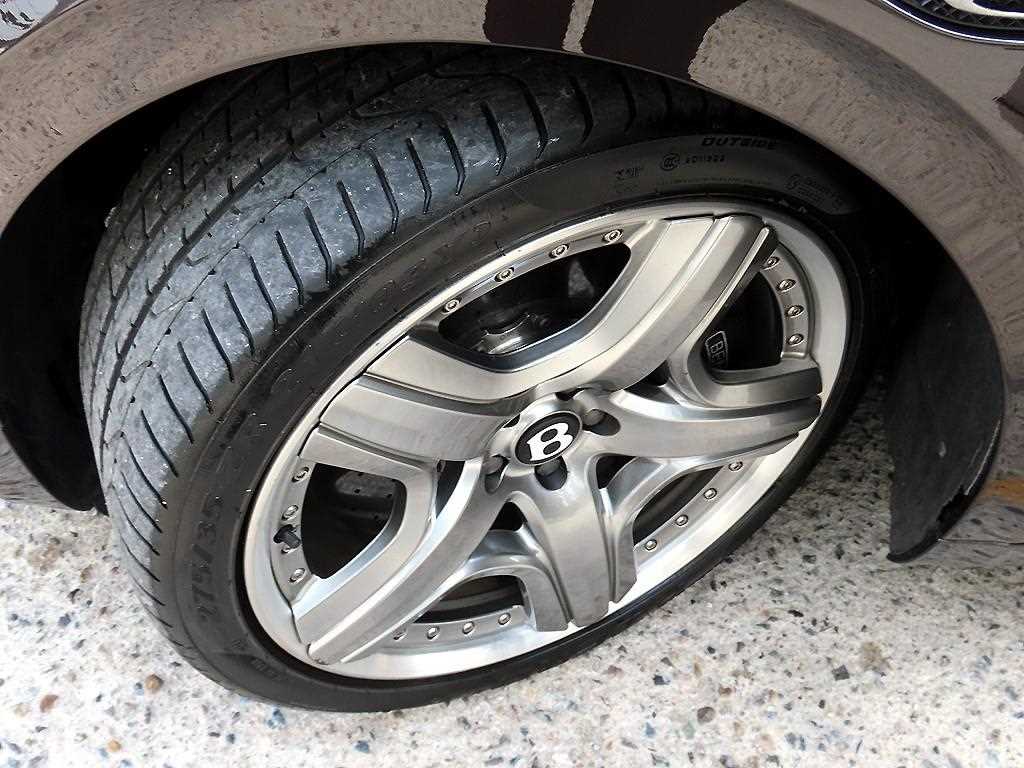 Bentley Flying Spur — photo 20