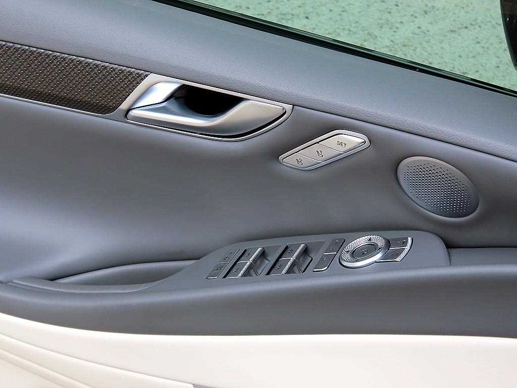 Genesis G80 — photo 11