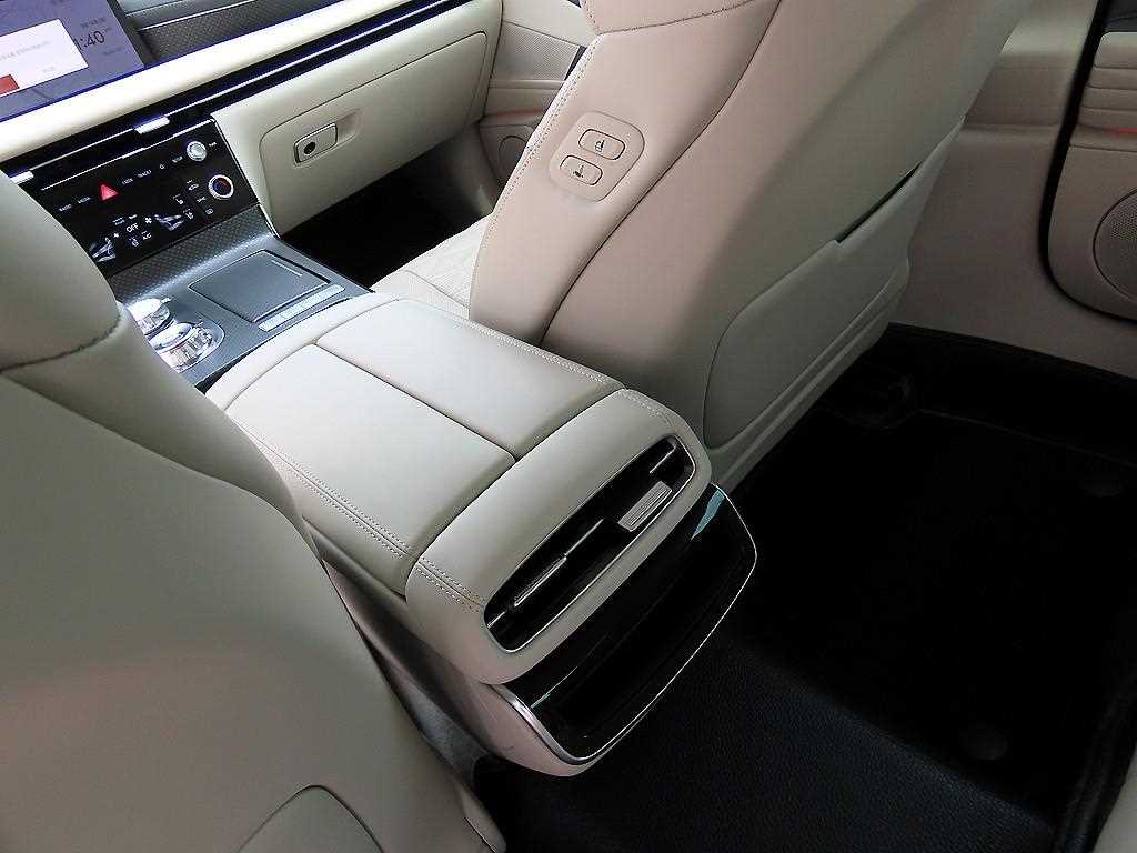 Genesis G80 — photo 16