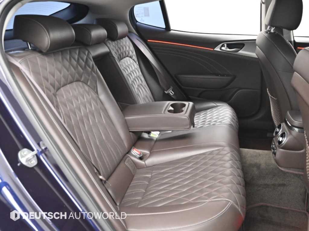 Kia Stinger — photo 12