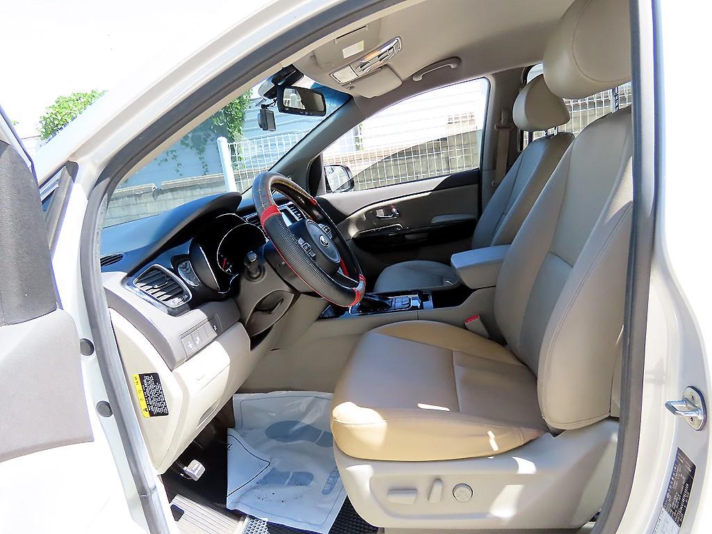 Kia Carnival — photo 05