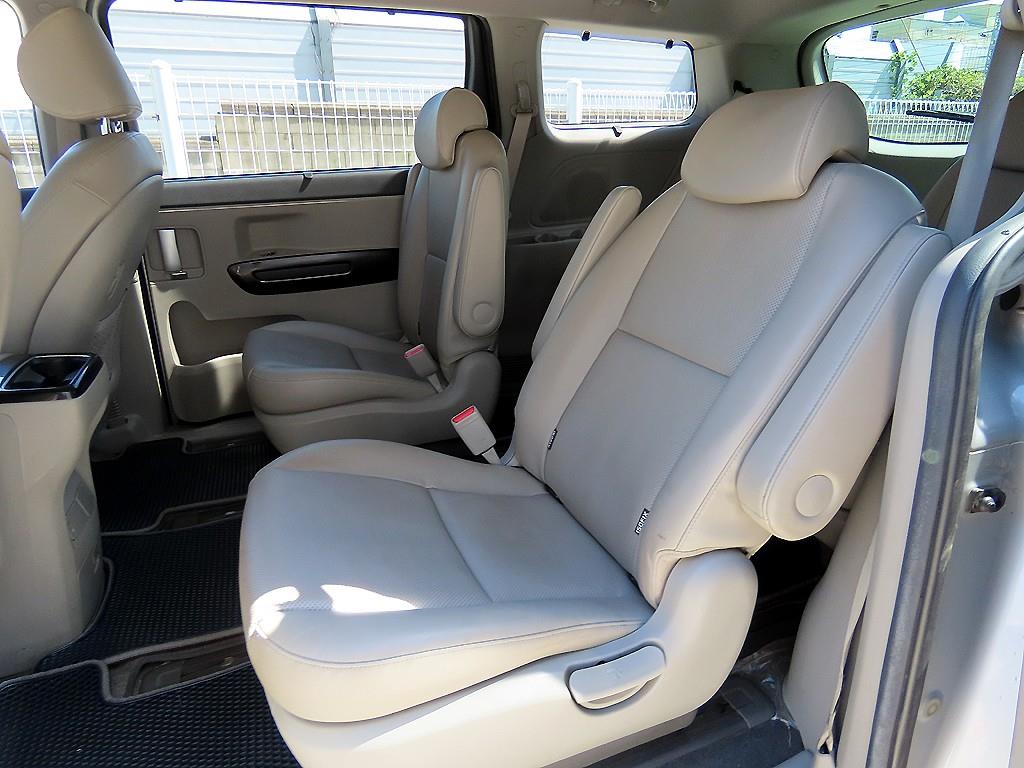 Kia Carnival — photo 06