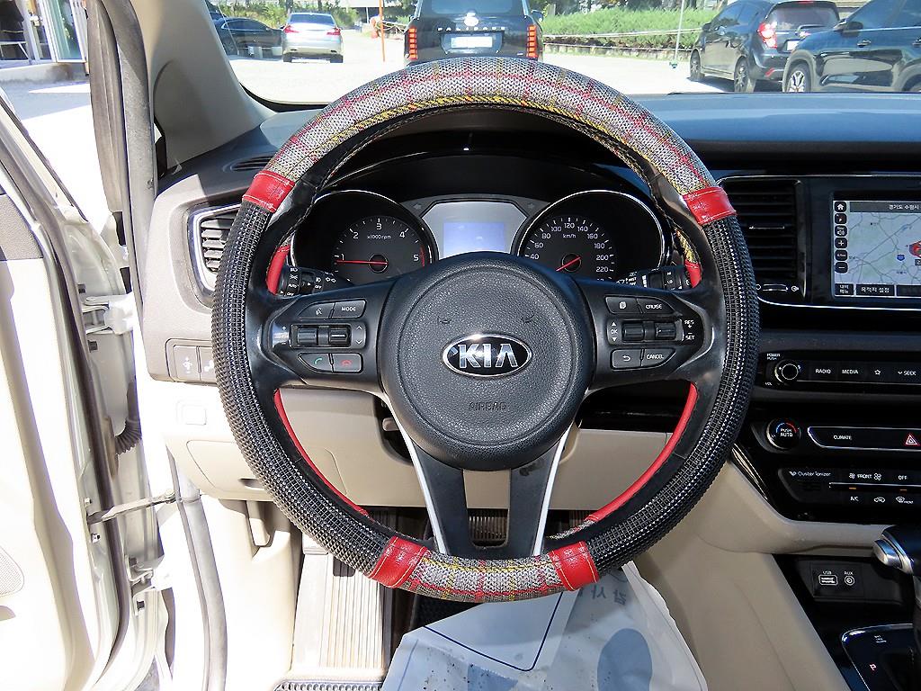 Kia Carnival — photo 09