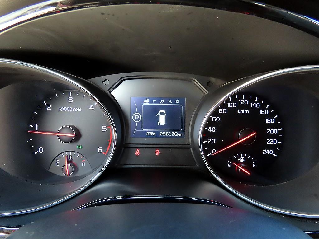 Kia Carnival — photo 10