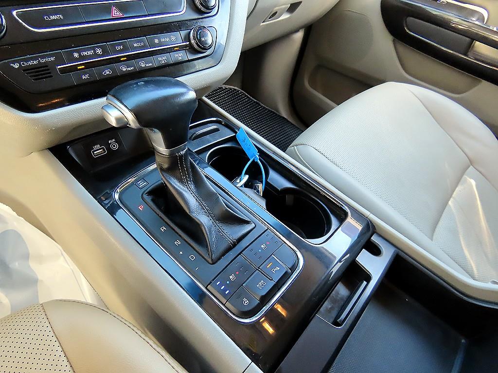 Kia Carnival — photo 11