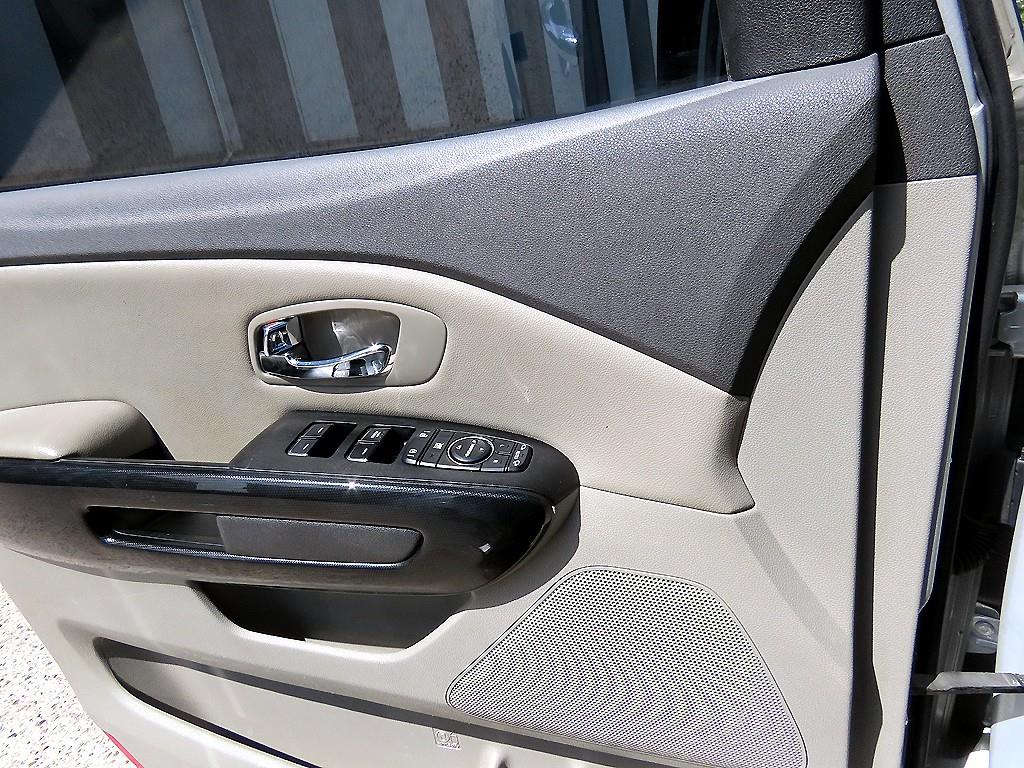 Kia Carnival — photo 12