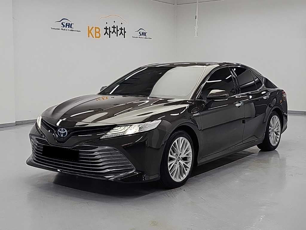 Toyota Camry — photo 01