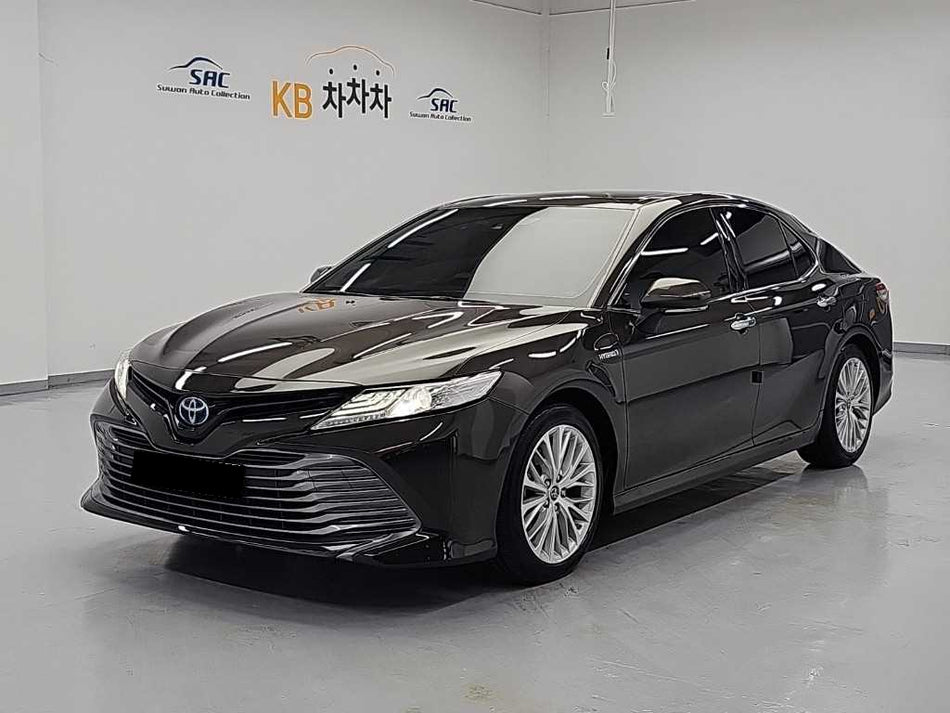 Toyota Camry — photo 01