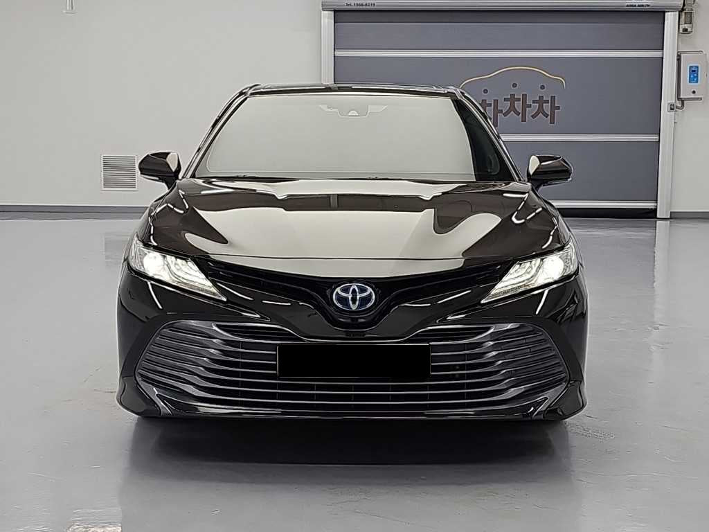 Toyota Camry — photo 02