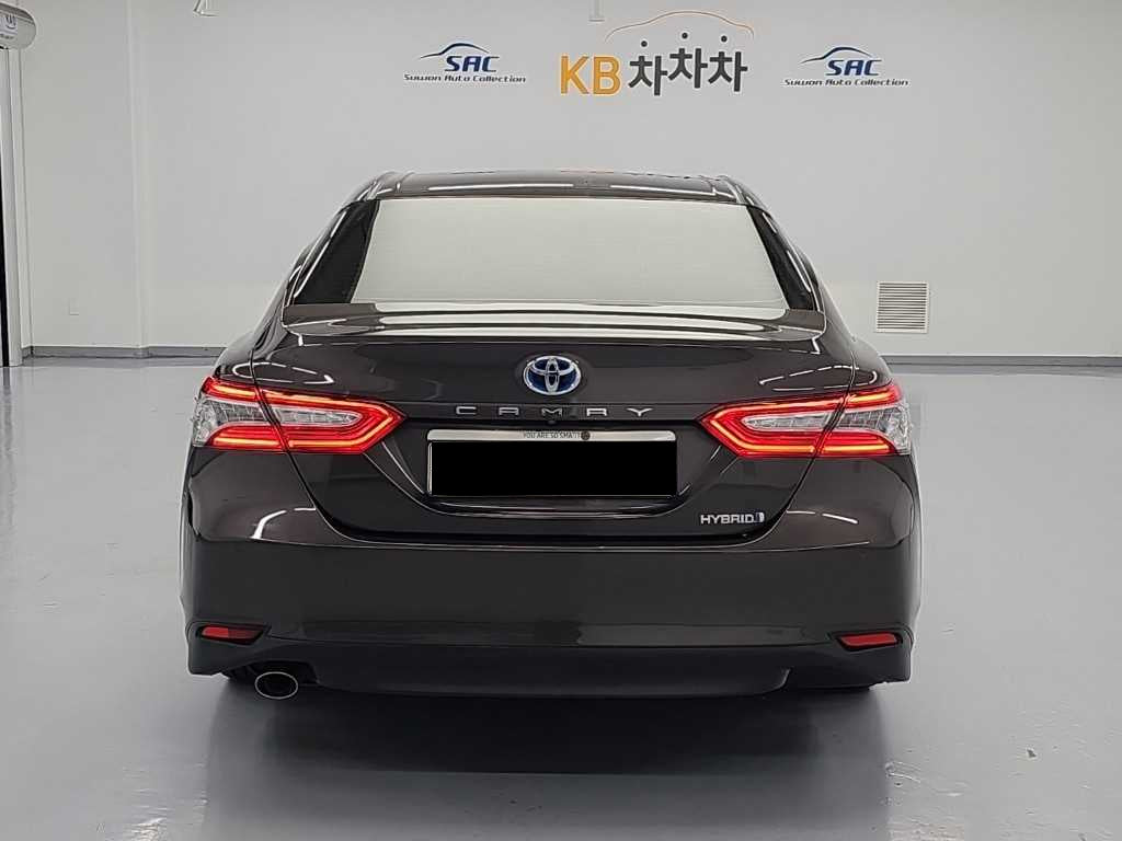 Toyota Camry — photo 03
