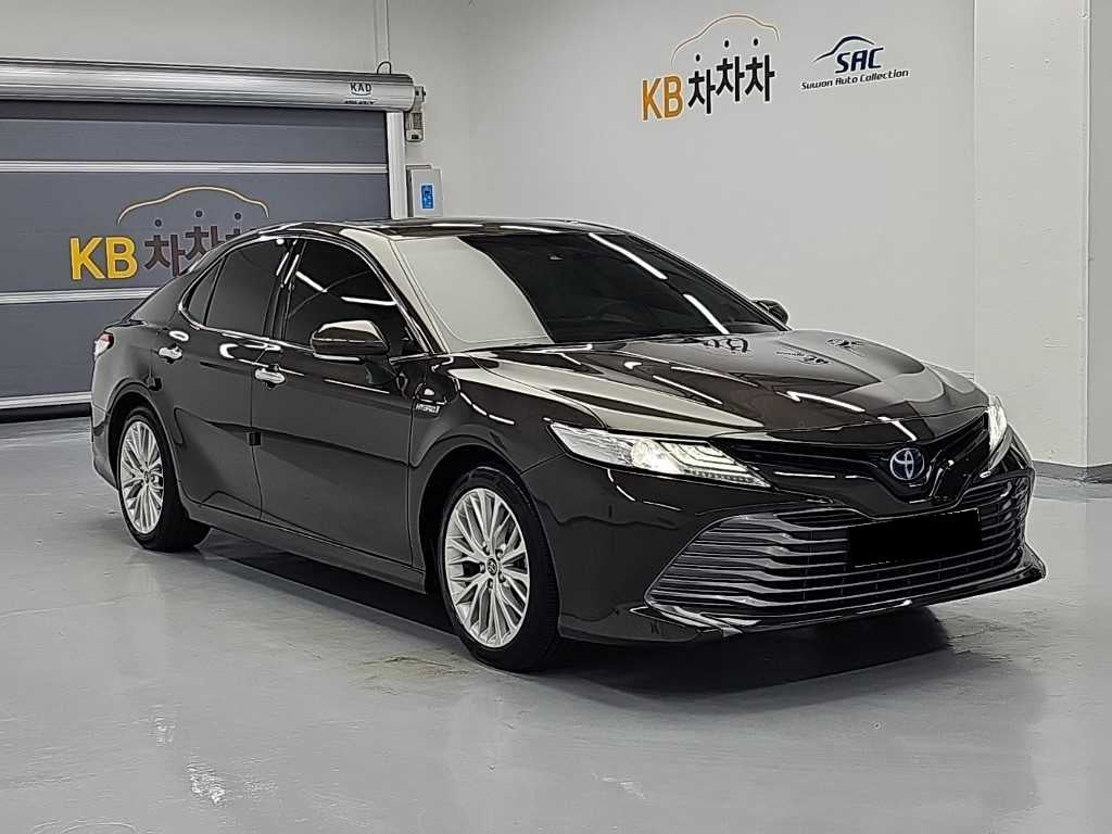 Toyota Camry — photo 04