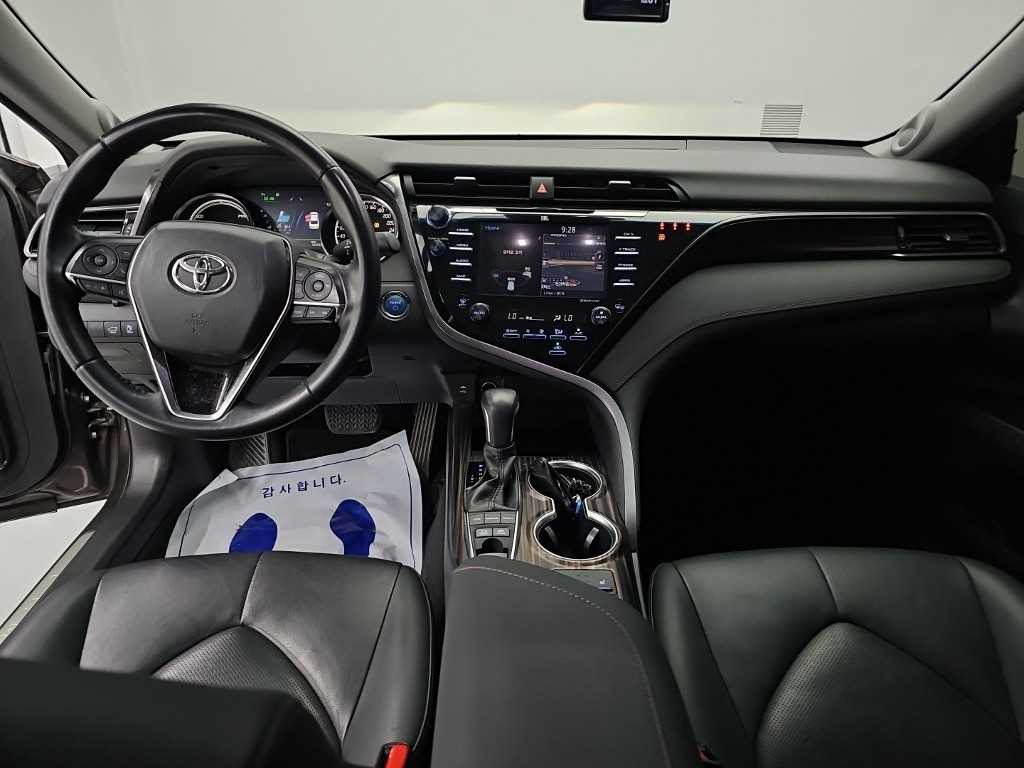 Toyota Camry — photo 07