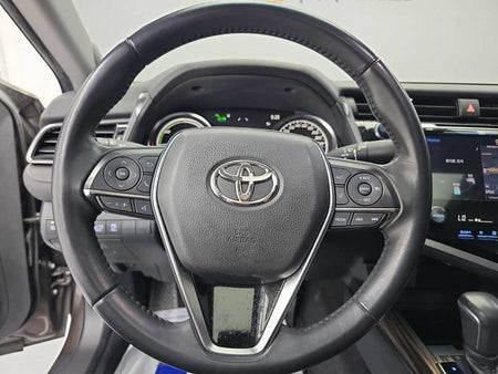 Toyota Camry — photo 09