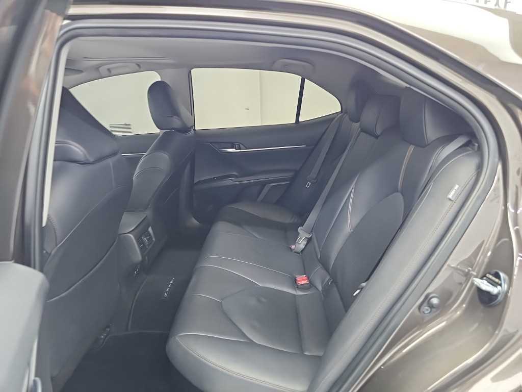 Toyota Camry — photo 12