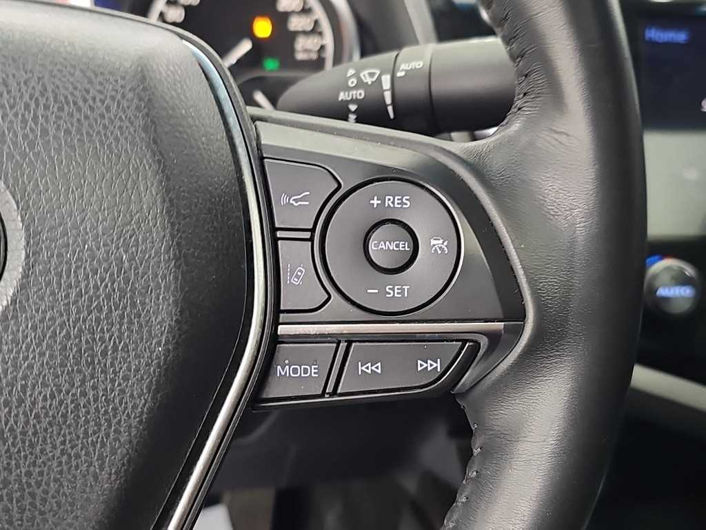 Toyota Camry — photo 18
