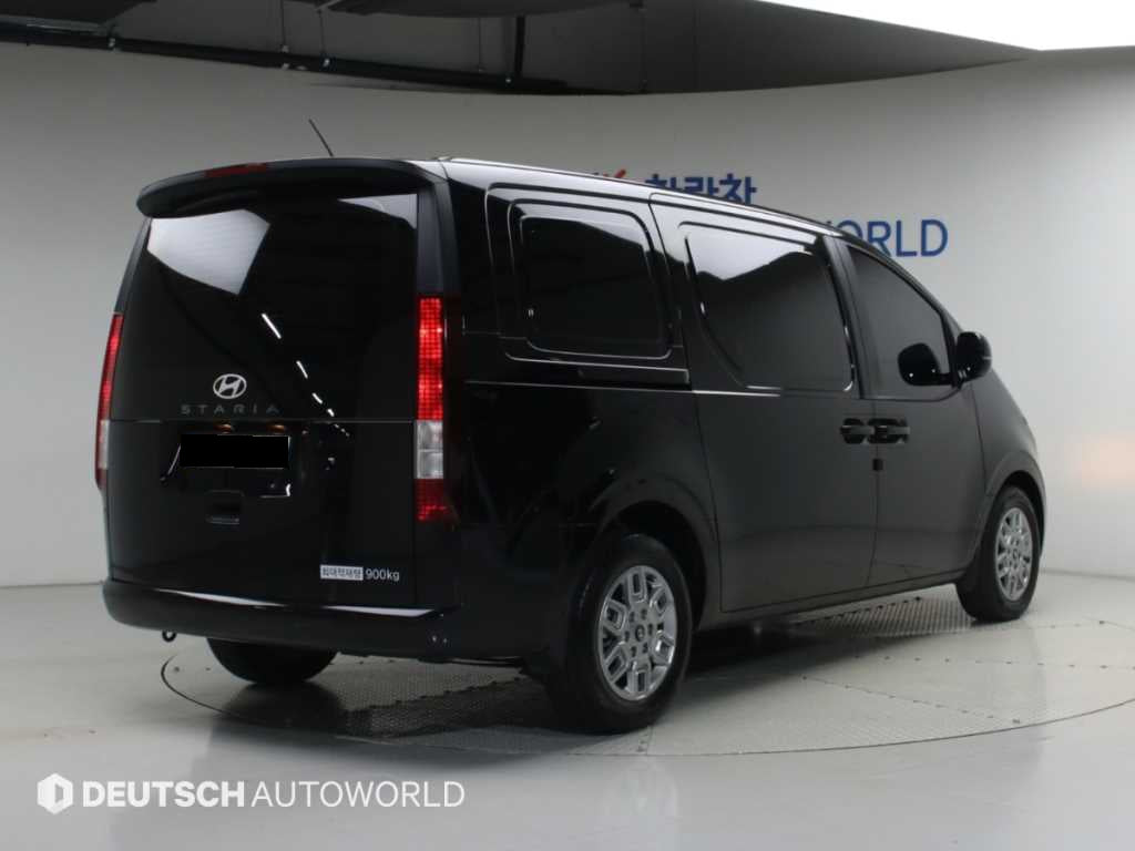 Hyundai Staria — photo 02