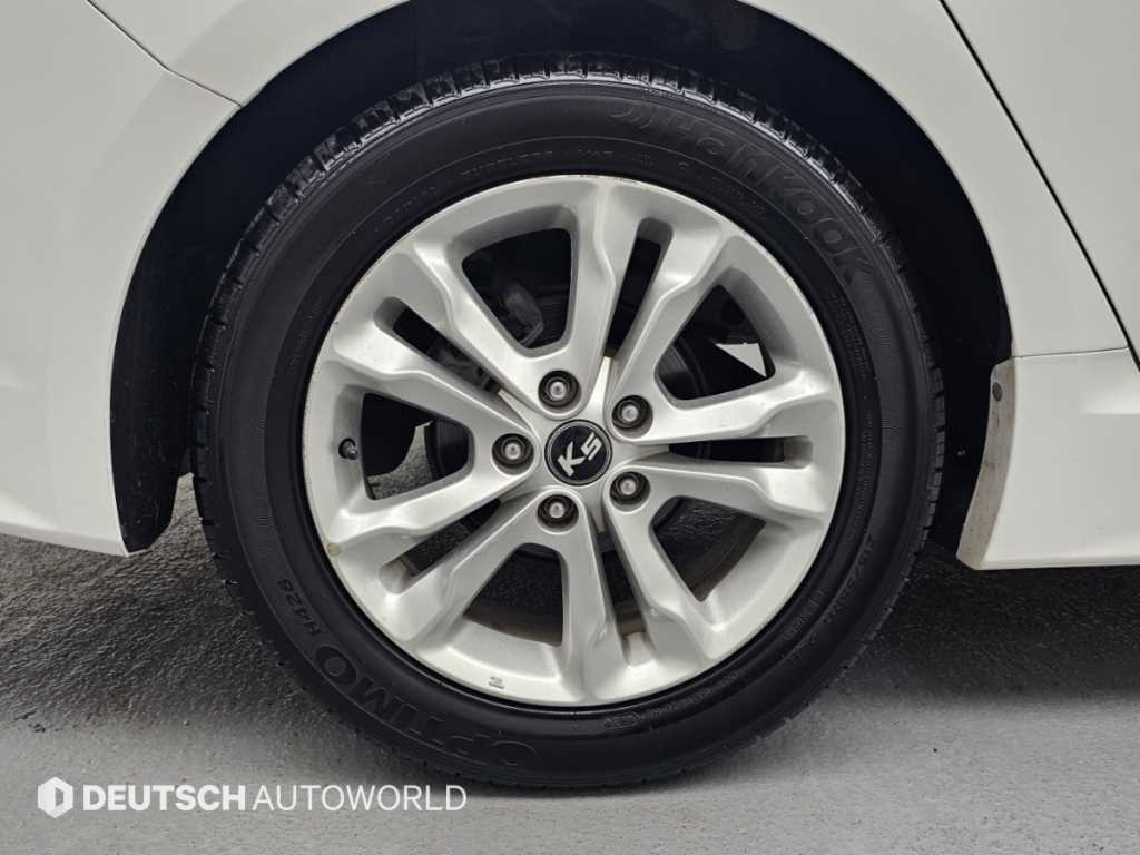 Kia K5 — photo 05