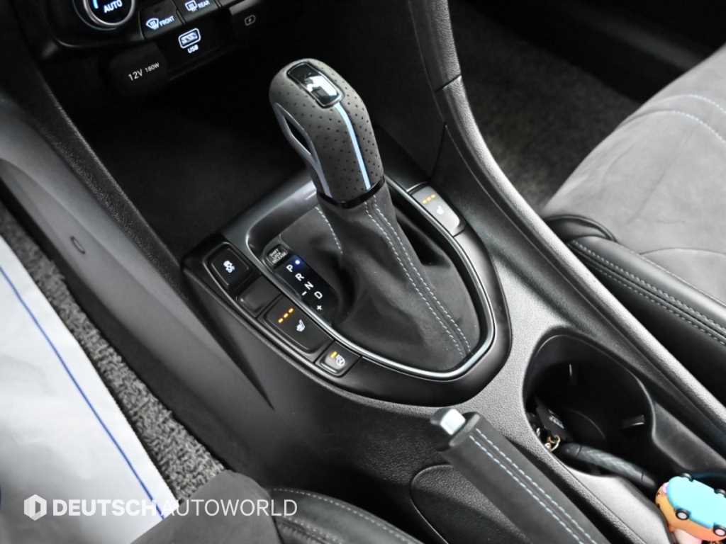 Hyundai Veloster — photo 09