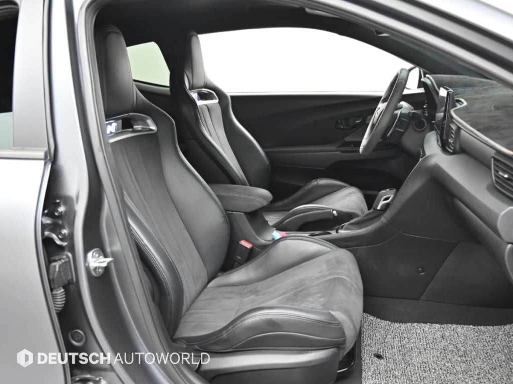 Hyundai Veloster — photo 10