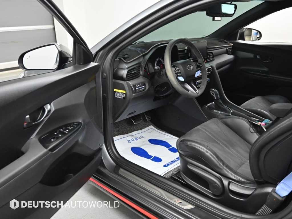 Hyundai Veloster — photo 11