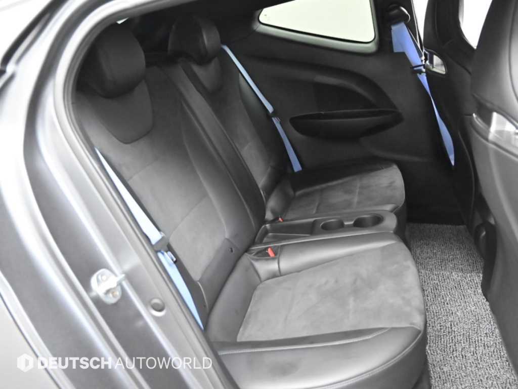 Hyundai Veloster — photo 12