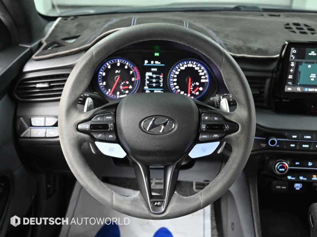 Hyundai Veloster — photo 13