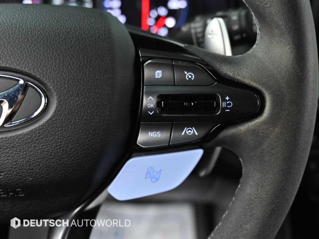 Hyundai Veloster — photo 16