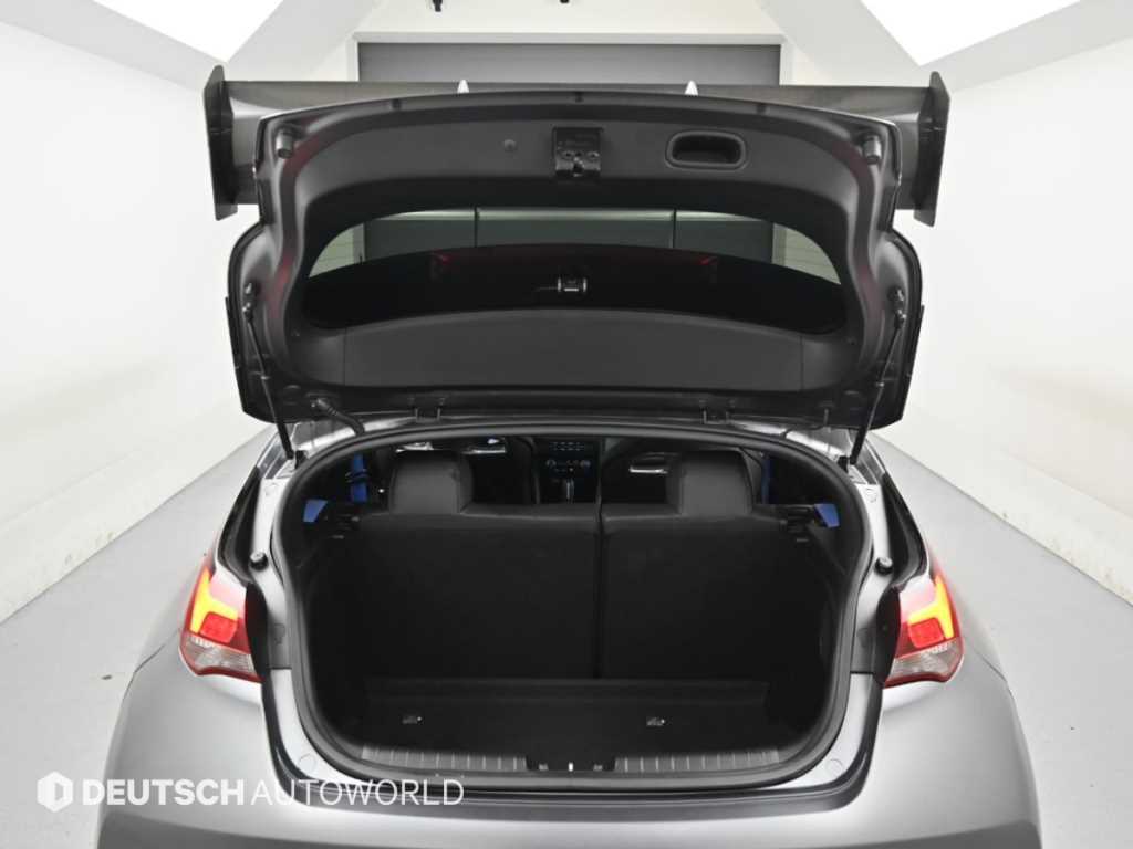 Hyundai Veloster — photo 19