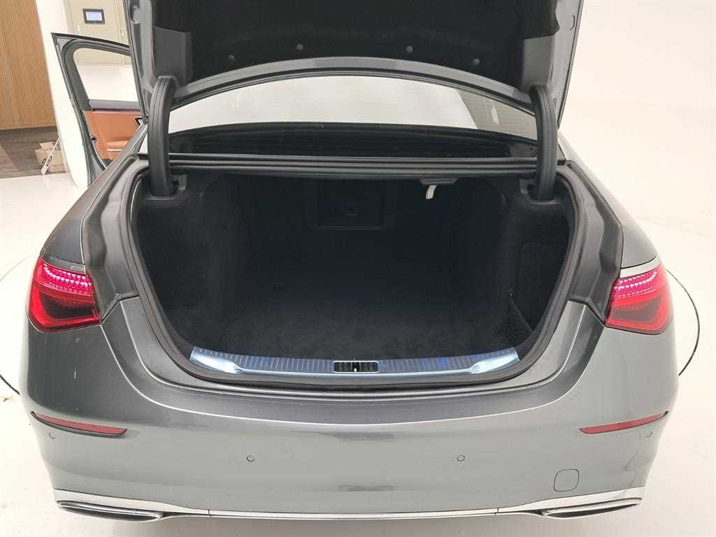 Mercedes-Benz S-Class — photo 17