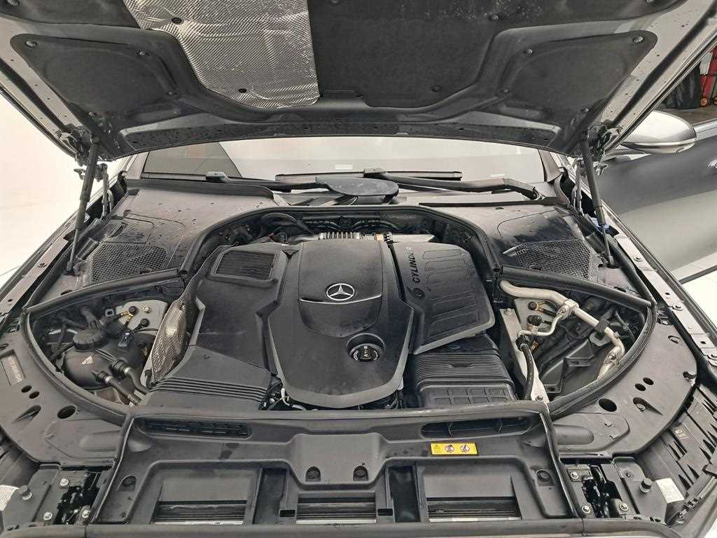 Mercedes-Benz S-Class — photo 19