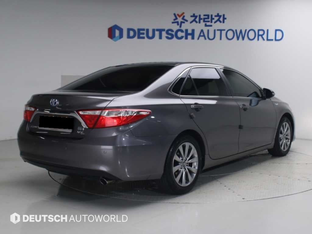 Toyota Camry — photo 02