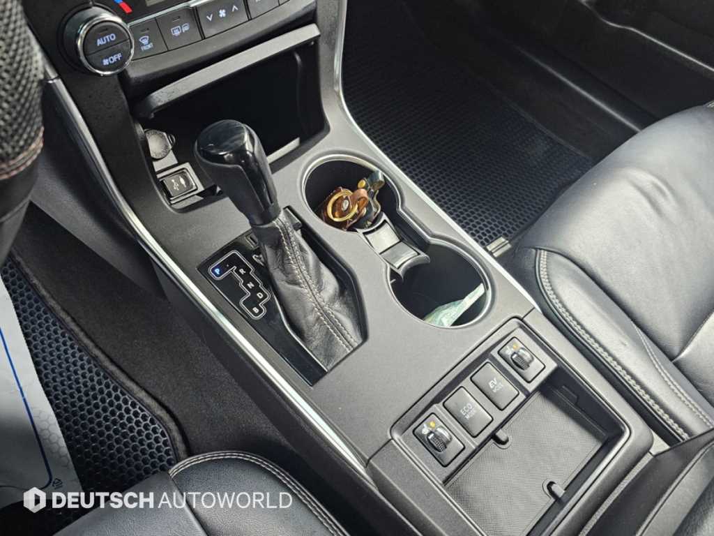 Toyota Camry — photo 09