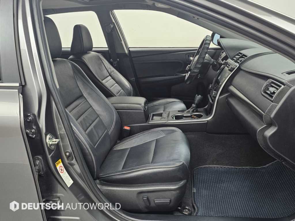 Toyota Camry — photo 10