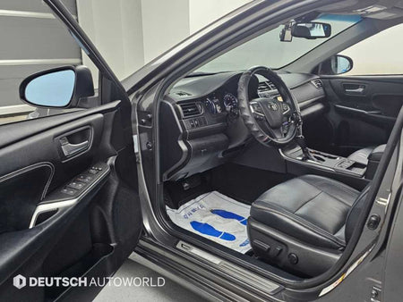 Toyota Camry — photo 11