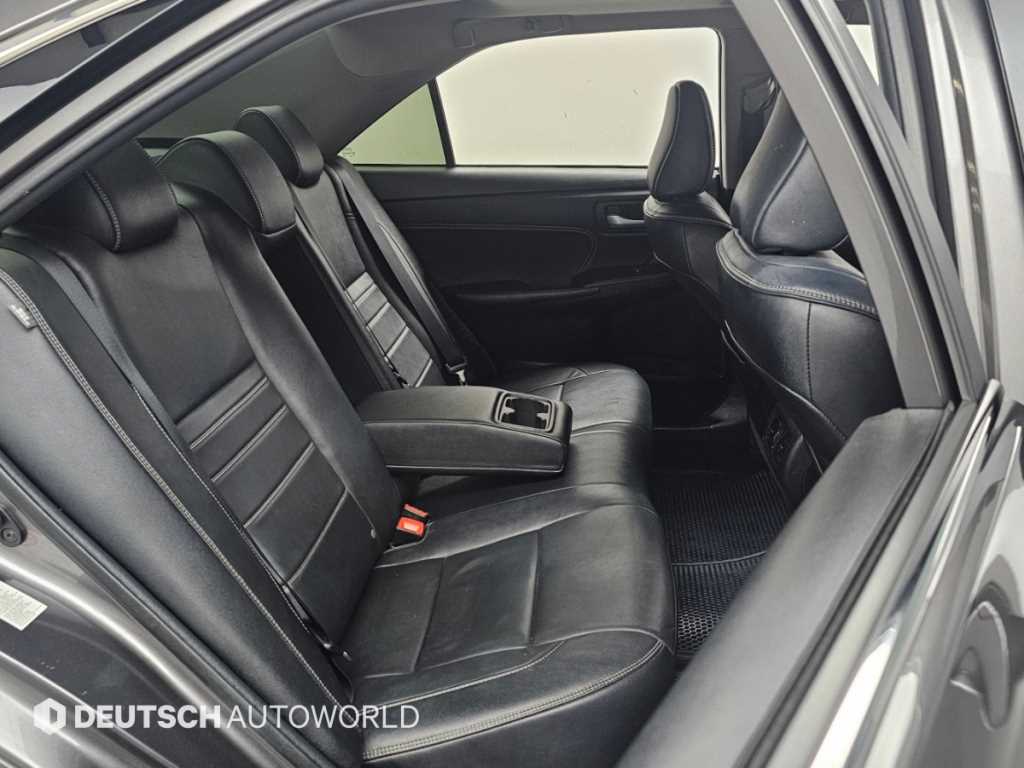 Toyota Camry — photo 12