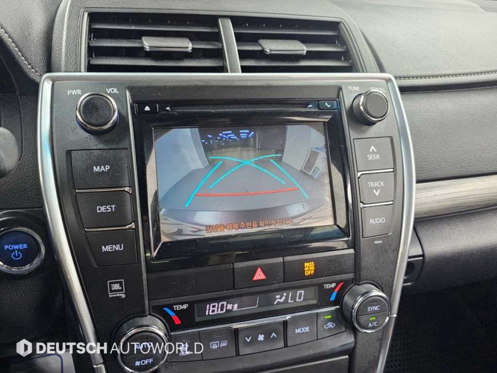 Toyota Camry — photo 15
