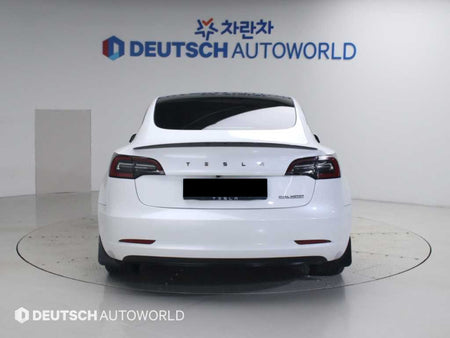 Tesla Model 3 — photo 04