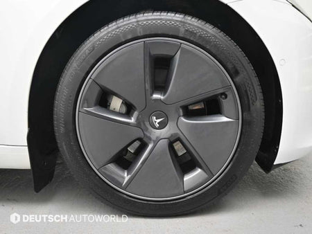 Tesla Model 3 — photo 05